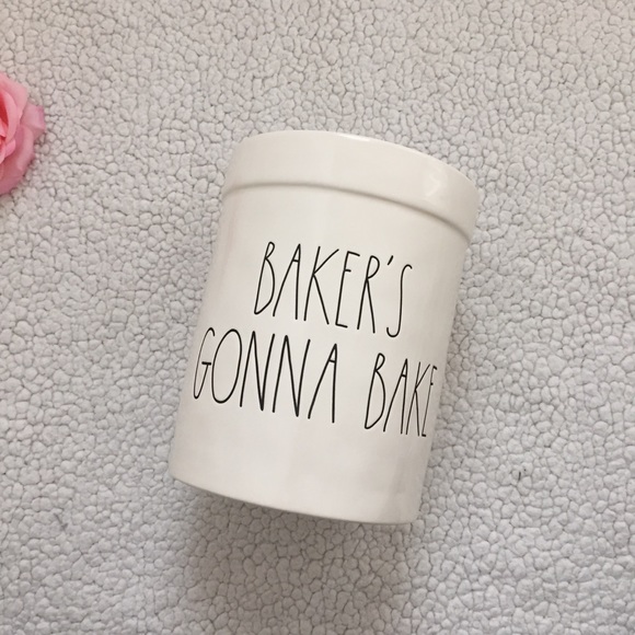 Rae Dunn Accessories - 🦄 Rae Dunn OG BAKER'S GONNA BAKE Crock